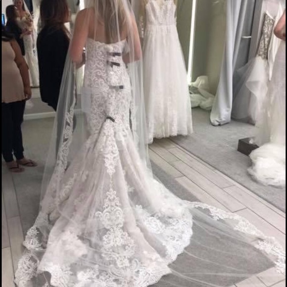 ✨ Gorgeous Allure Wedding Gown ✨ - Picture 4 of 7